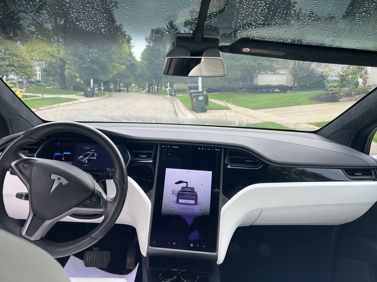 2018 Tesla Model X 5YJXCDE29JF111043