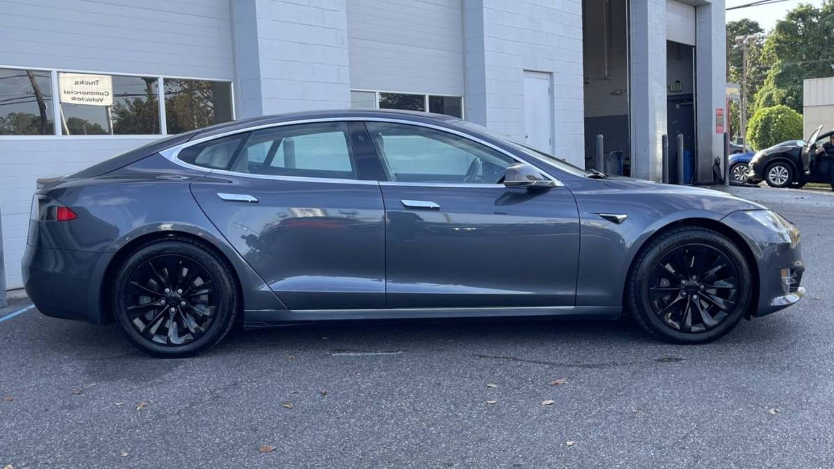 2017 Tesla Model S 5YJSA1E25HF233147