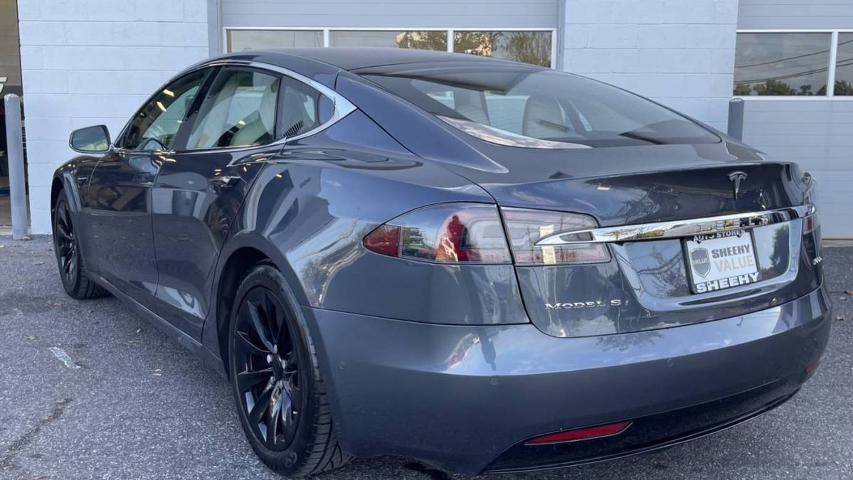 2017 Tesla Model S 5YJSA1E25HF233147