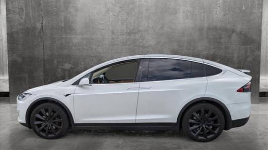 2018 Tesla Model X 5YJXCDE29JF136542