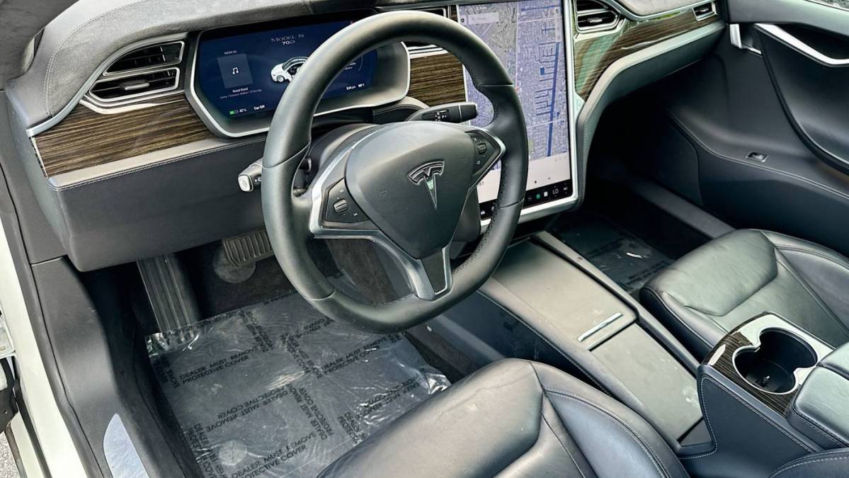 2016 Tesla Model S 5YJSA1E23GF132056