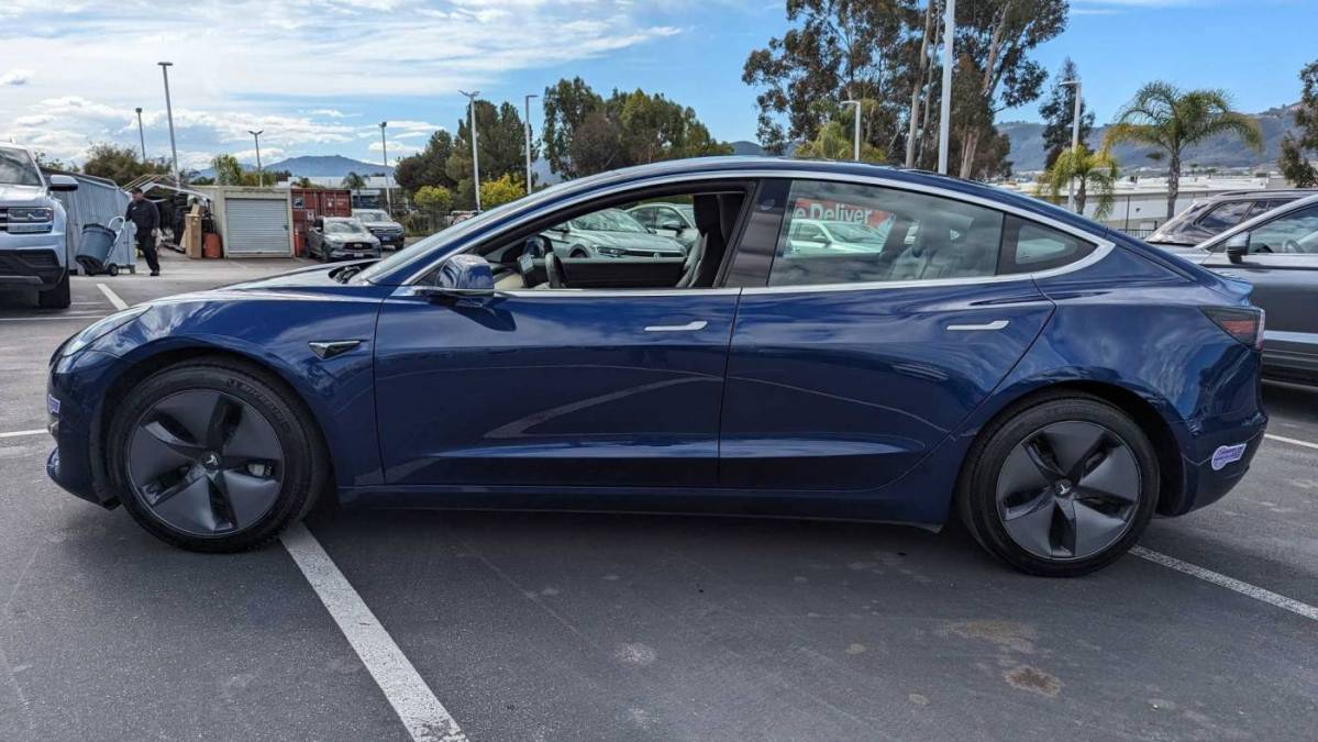 2018 Tesla Model 3 5YJ3E1EB0JF130913