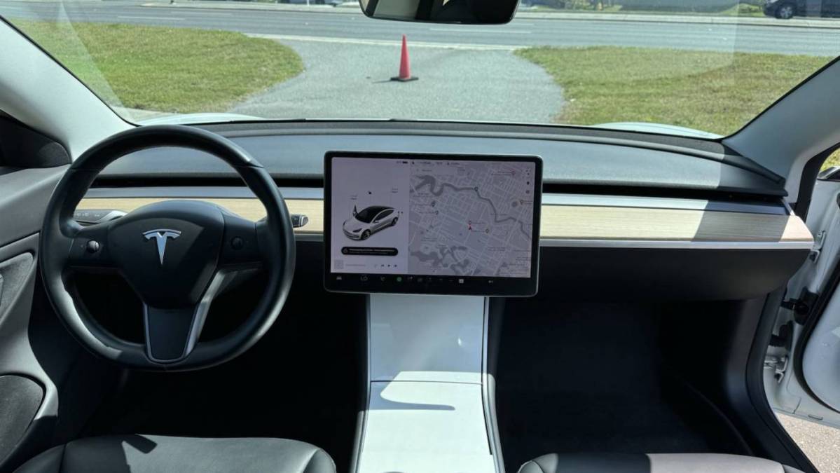 2019 Tesla Model 3 5YJ3E1EB1KF200016