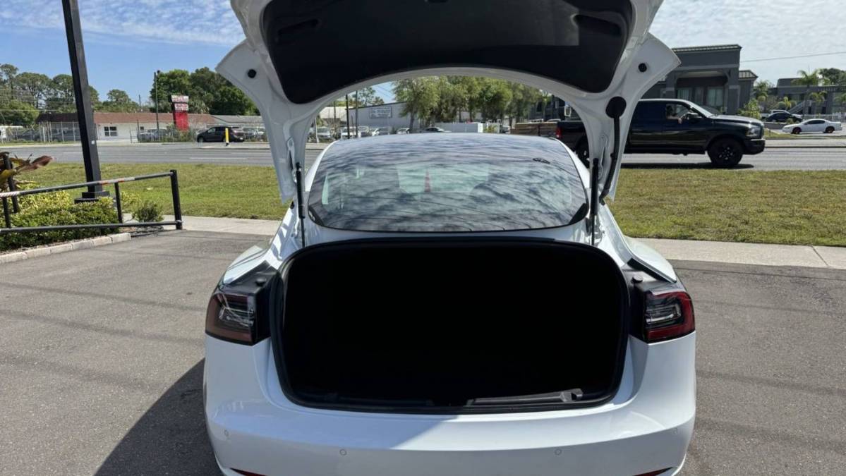 2019 Tesla Model 3 5YJ3E1EB1KF200016