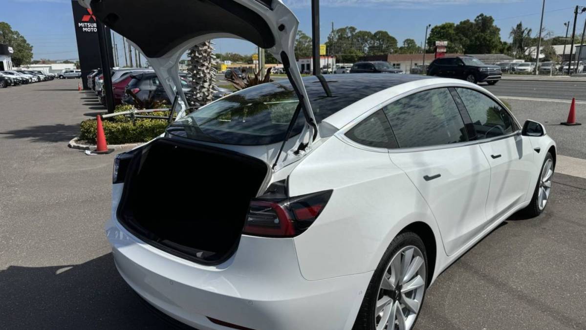 2019 Tesla Model 3 5YJ3E1EB1KF200016