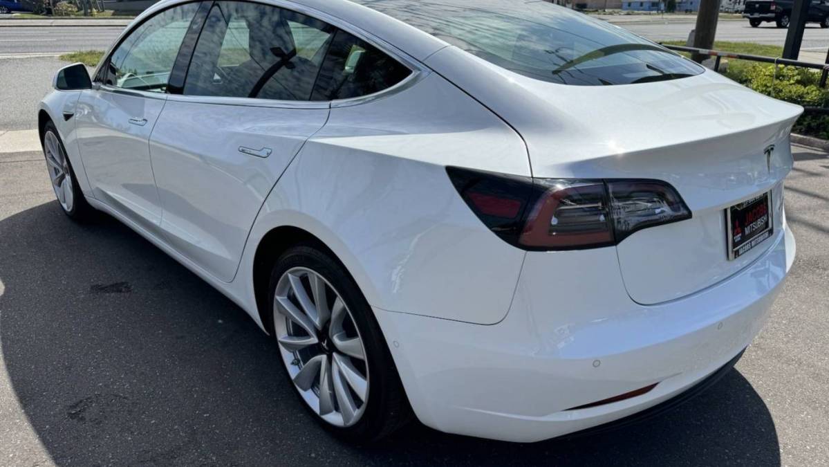 2019 Tesla Model 3 5YJ3E1EB1KF200016