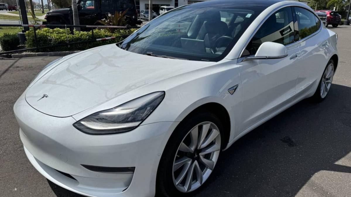 2019 Tesla Model 3 5YJ3E1EB1KF200016