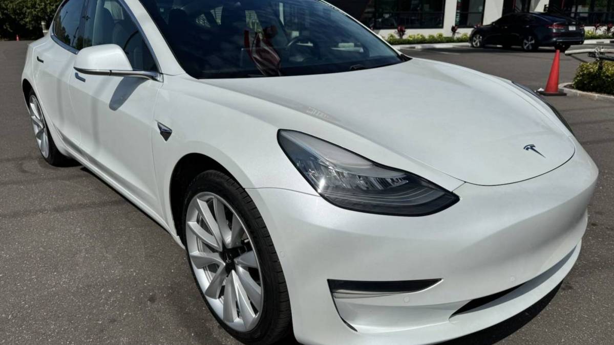 2019 Tesla Model 3 5YJ3E1EB1KF200016