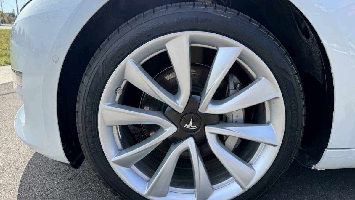 2019 Tesla Model 3 5YJ3E1EB1KF200016