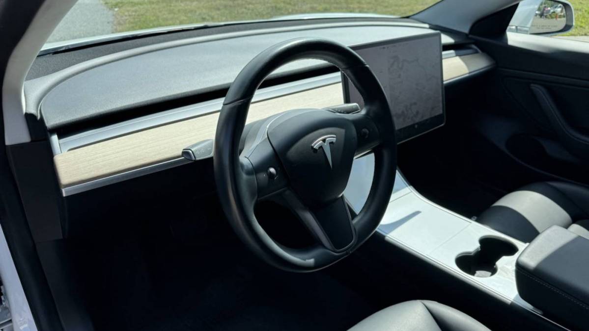 2019 Tesla Model 3 5YJ3E1EB1KF200016