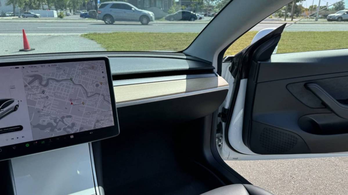 2019 Tesla Model 3 5YJ3E1EB1KF200016