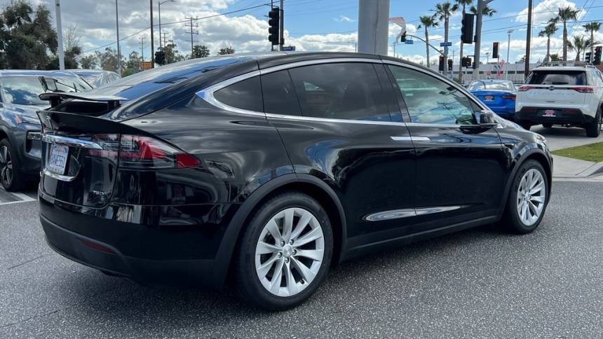 2017 Tesla Model X 5YJXCDE28HF053758