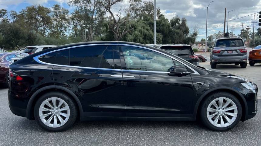 2017 Tesla Model X 5YJXCDE28HF053758