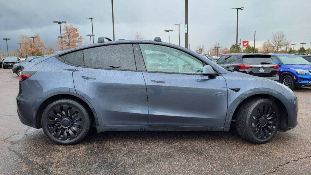 2020 Tesla Model Y 5YJYGDEE0LF052048