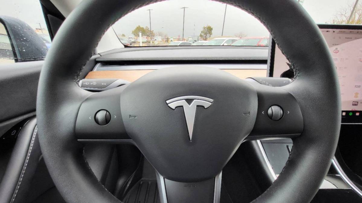 2020 Tesla Model Y 5YJYGDEE0LF052048