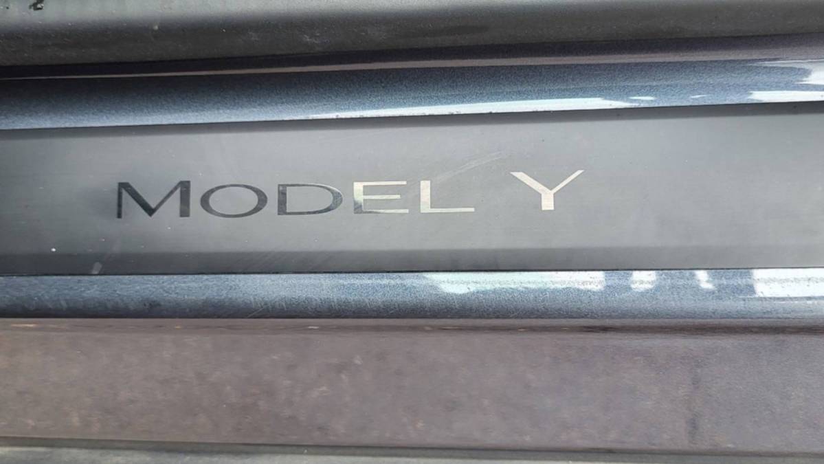 2020 Tesla Model Y 5YJYGDEE0LF052048