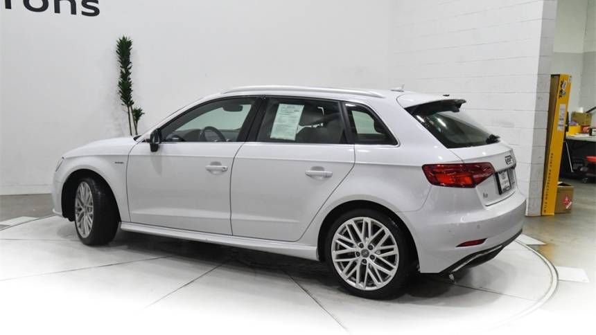 2018 Audi A3 Sportback e-tron WAUTPBFF7JA077859