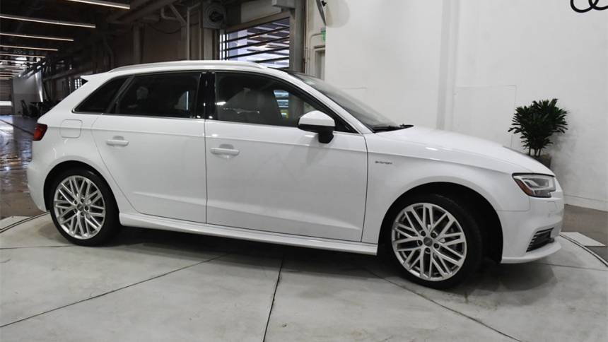 2018 Audi A3 Sportback e-tron WAUTPBFF7JA077859