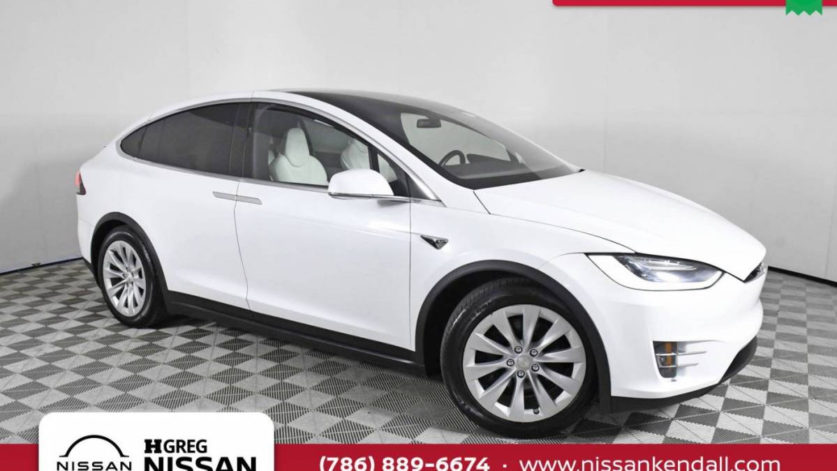 2018 Tesla Model X 5YJXCAE21JF120463