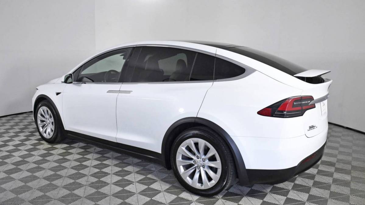 2018 Tesla Model X 5YJXCAE21JF120463