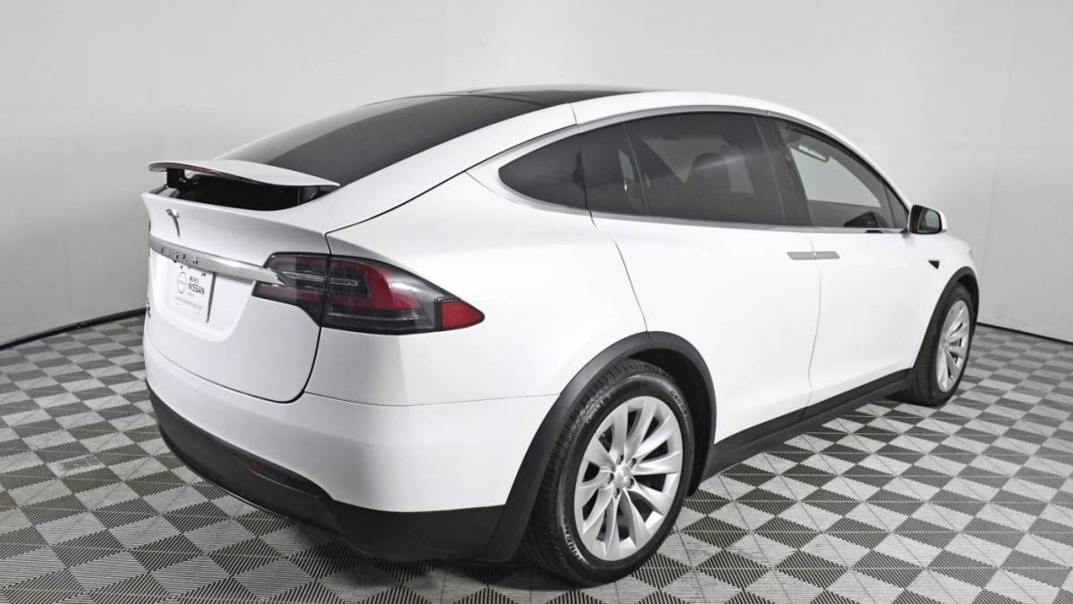 2018 Tesla Model X 5YJXCAE21JF120463