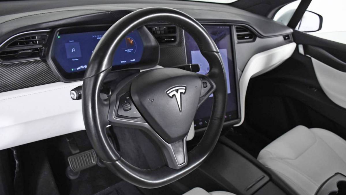 2018 Tesla Model X 5YJXCAE21JF120463