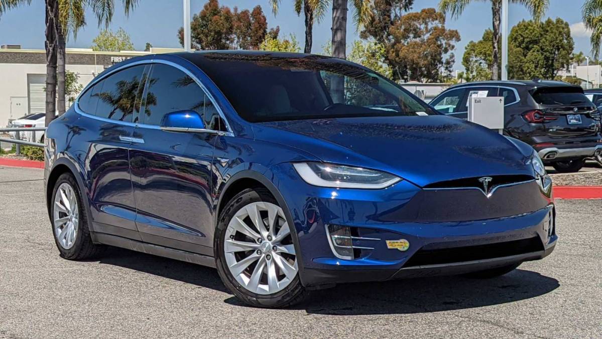 2018 Tesla Model X 5YJXCDE27JF140492