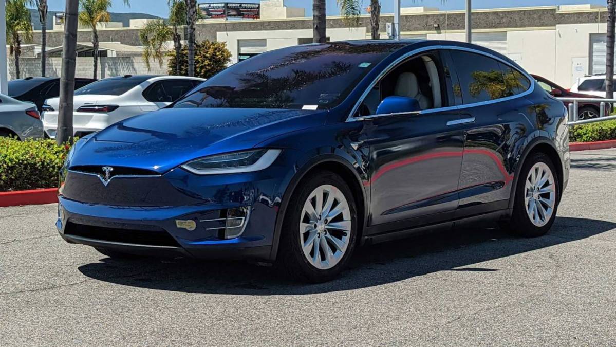 2018 Tesla Model X 5YJXCDE27JF140492