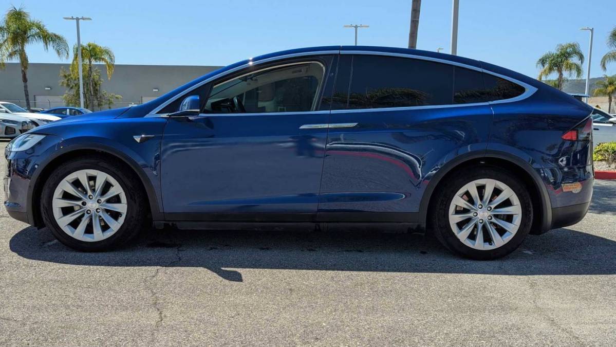 2018 Tesla Model X 5YJXCDE27JF140492