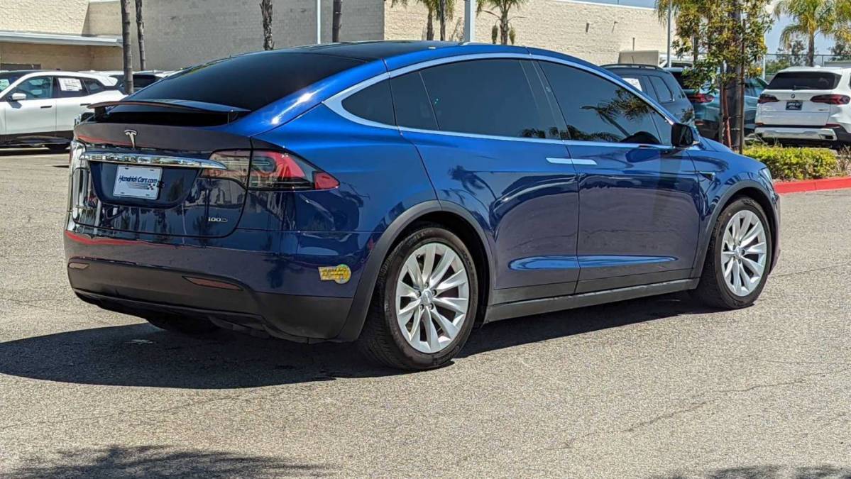 2018 Tesla Model X 5YJXCDE27JF140492