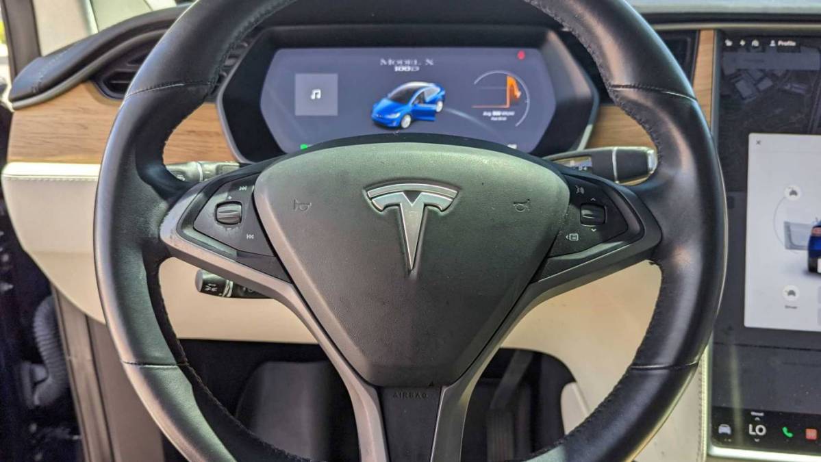 2018 Tesla Model X 5YJXCDE27JF140492