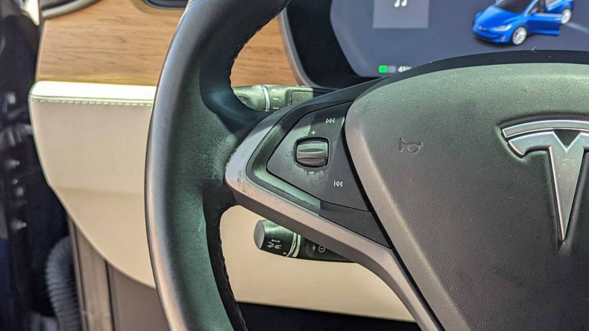 2018 Tesla Model X 5YJXCDE27JF140492