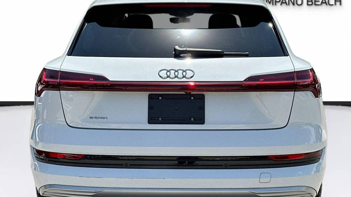 2019 Audi e-tron WA1LAAGE2KB024920