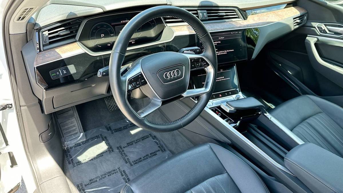 2019 Audi e-tron WA1LAAGE2KB024920