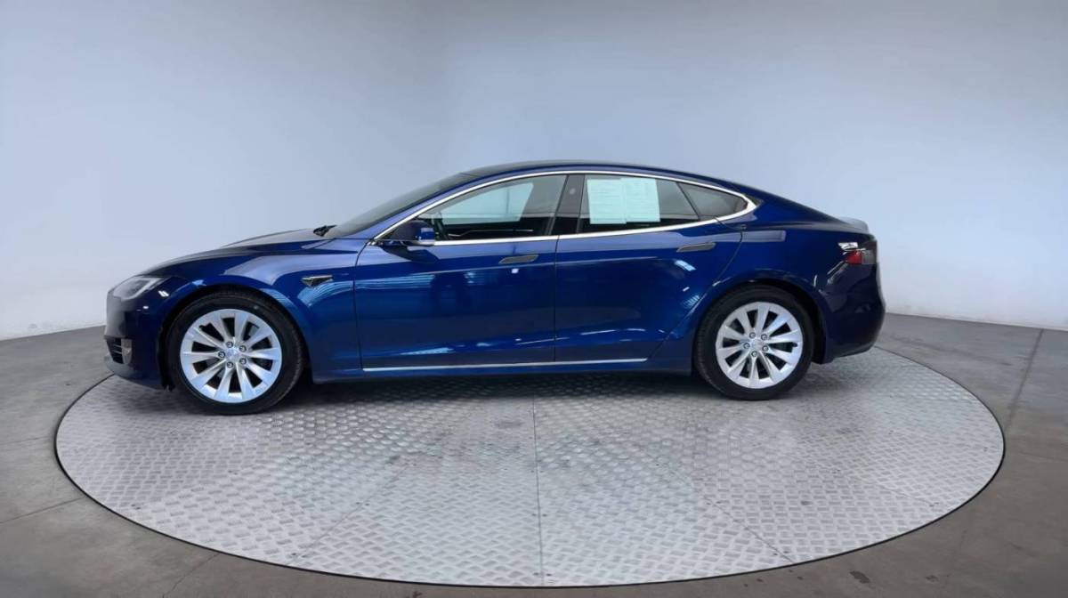 2017 Tesla Model S 5YJSA1E28HF204743