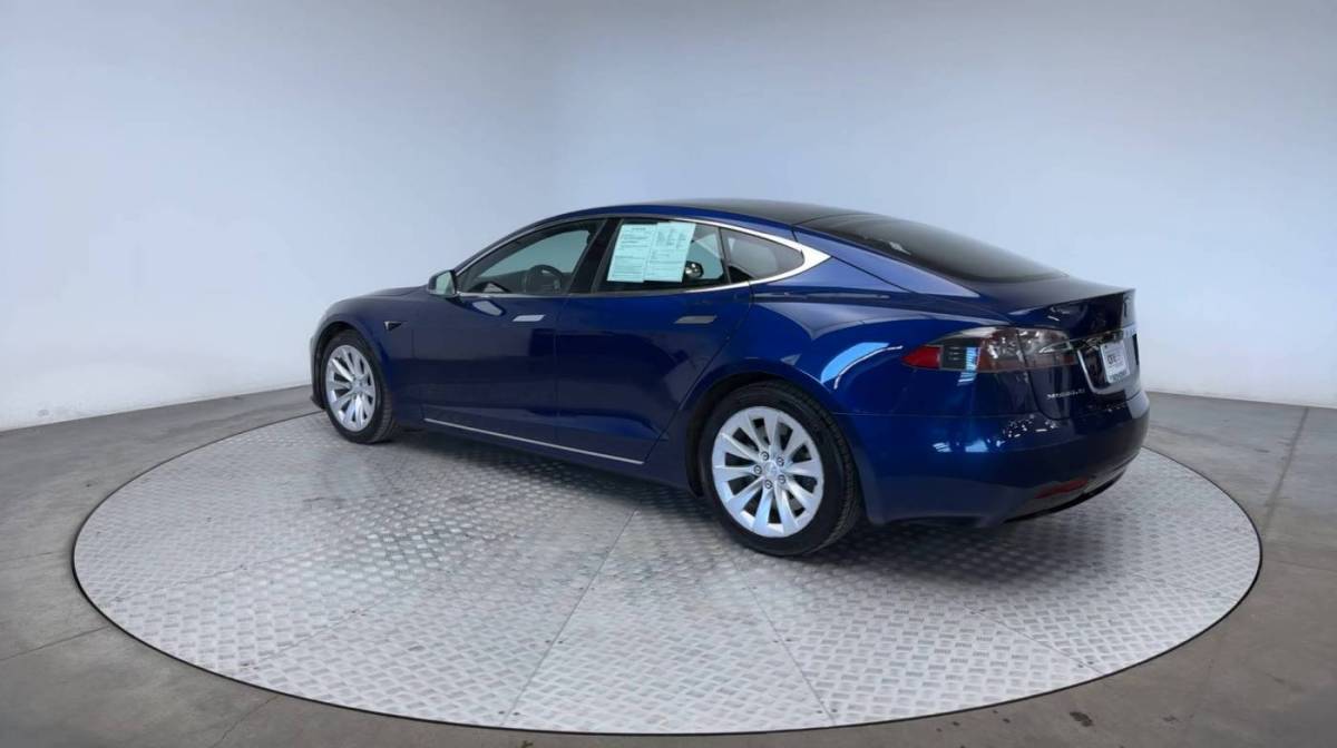 2017 Tesla Model S 5YJSA1E28HF204743