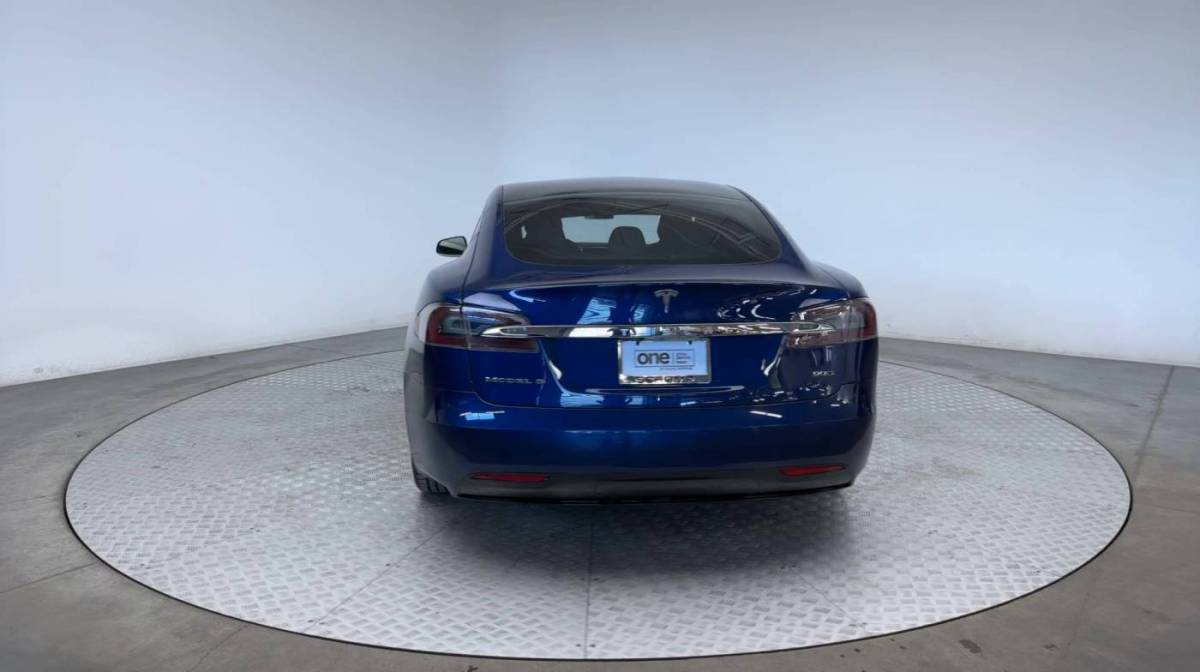 2017 Tesla Model S 5YJSA1E28HF204743