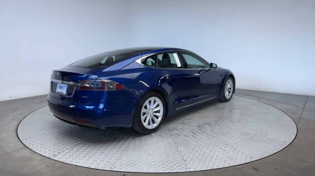 2017 Tesla Model S 5YJSA1E28HF204743