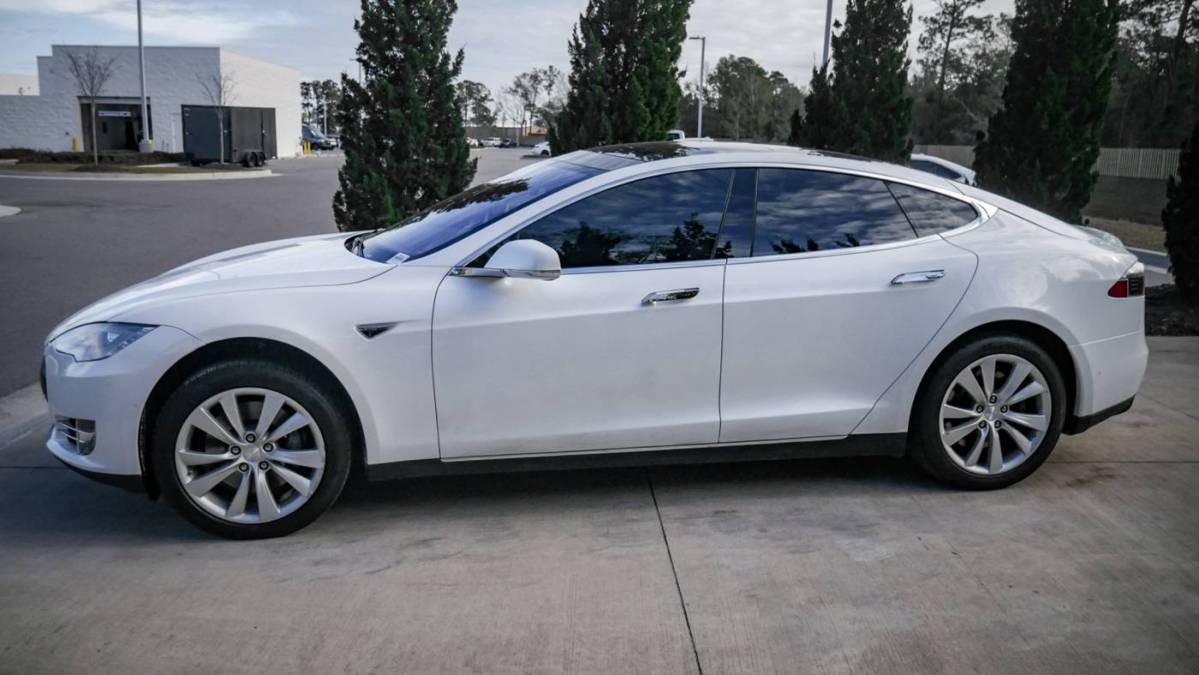 2016 Tesla Model S 5YJSA1E25GF128350