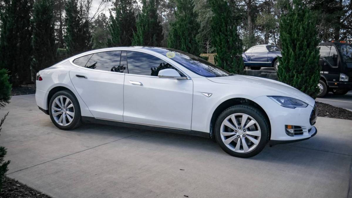 2016 Tesla Model S 5YJSA1E25GF128350