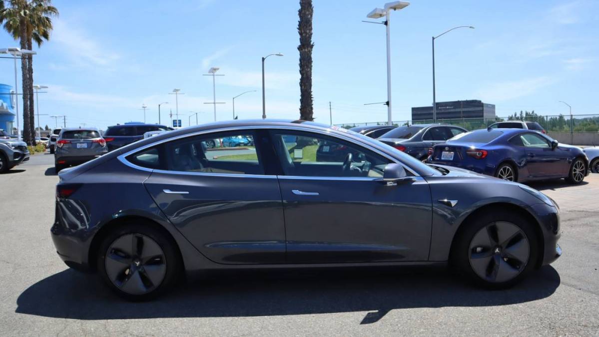 2018 Tesla Model 3 5YJ3E1EAXJF039980