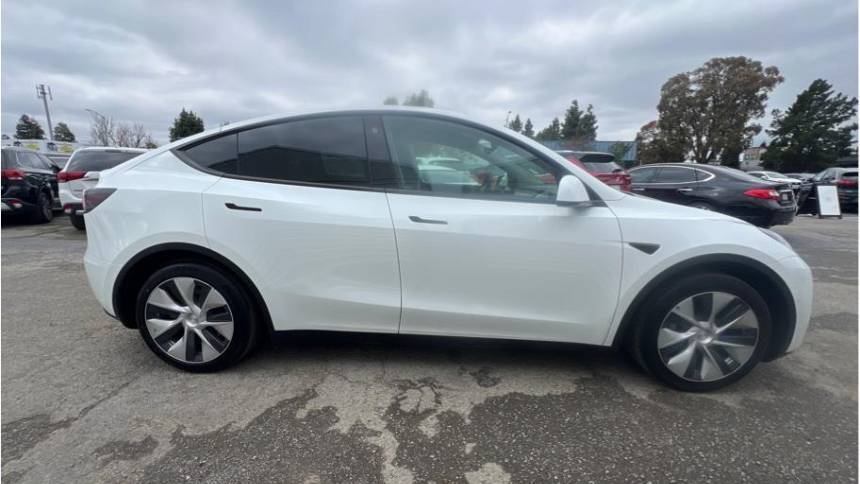 2021 Tesla Model Y 5YJYGDEE8MF145594