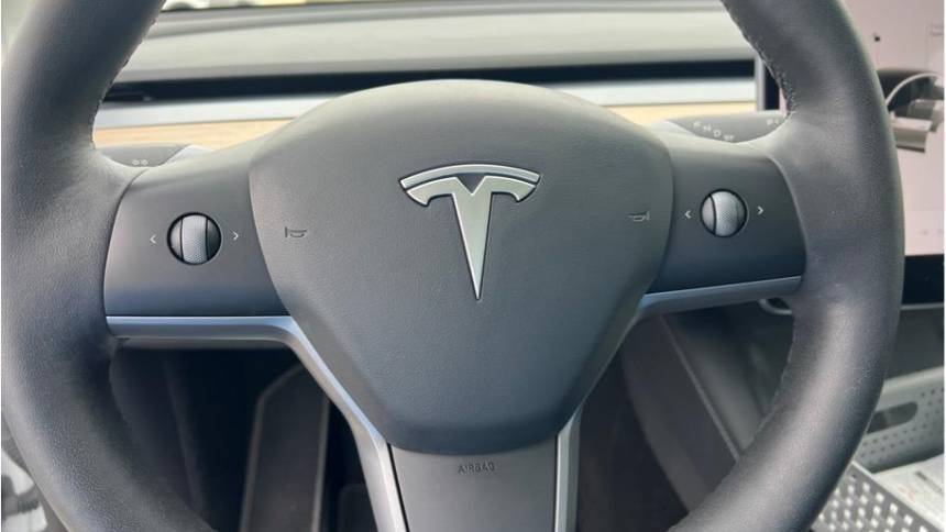 2021 Tesla Model Y 5YJYGDEE8MF145594