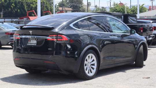 2018 Tesla Model X 5YJXCAE21JF122262