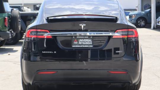 2018 Tesla Model X 5YJXCAE21JF122262