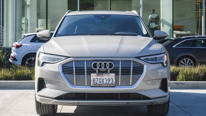 2019 Audi e-tron WA1LAAGE8KB022430