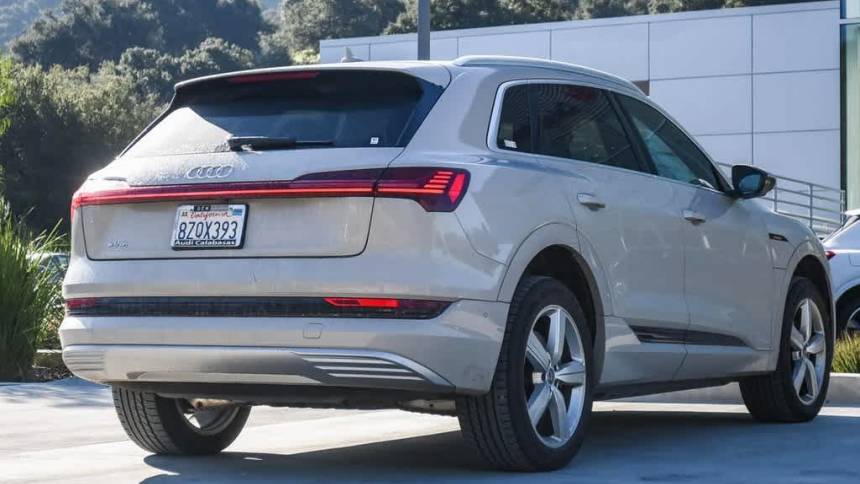 2019 Audi e-tron WA1LAAGE8KB022430