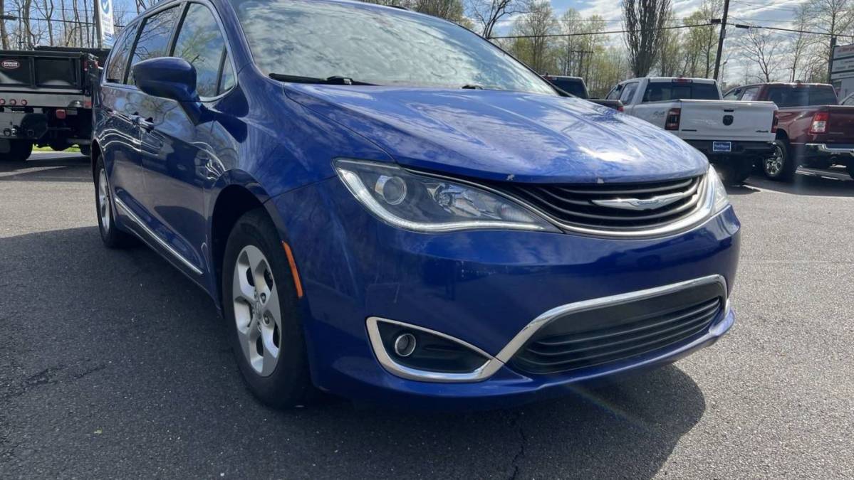 2018 Chrysler Pacifica Hybrid 2C4RC1L78JR295093