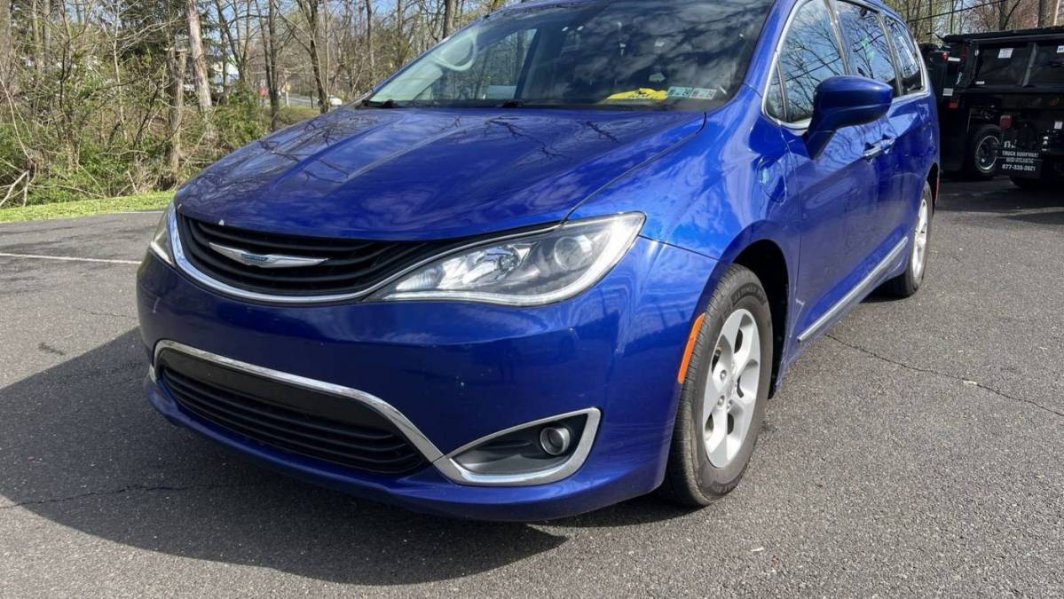 2018 Chrysler Pacifica Hybrid 2C4RC1L78JR295093