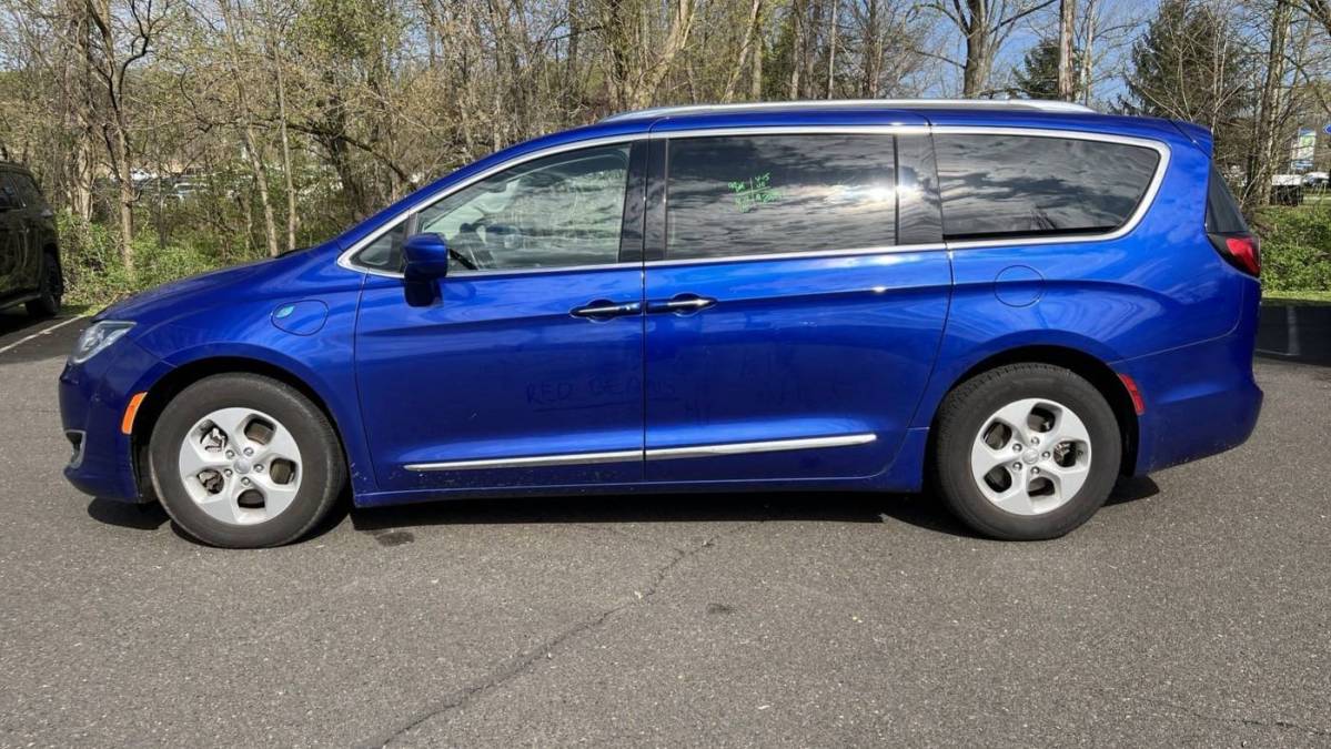 2018 Chrysler Pacifica Hybrid 2C4RC1L78JR295093